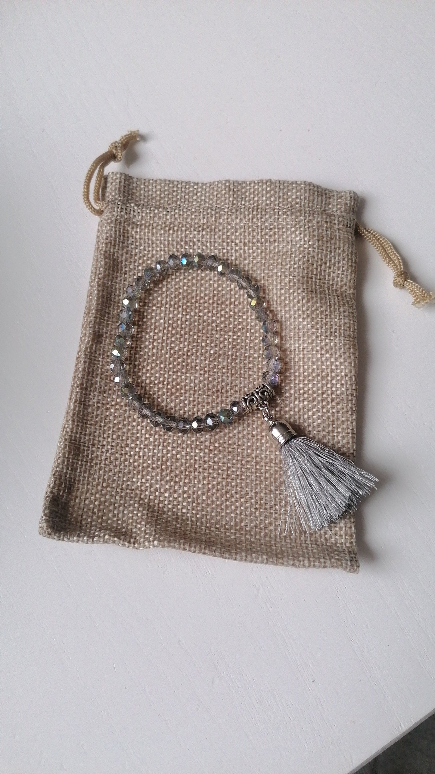 Bracelet perlé pompom